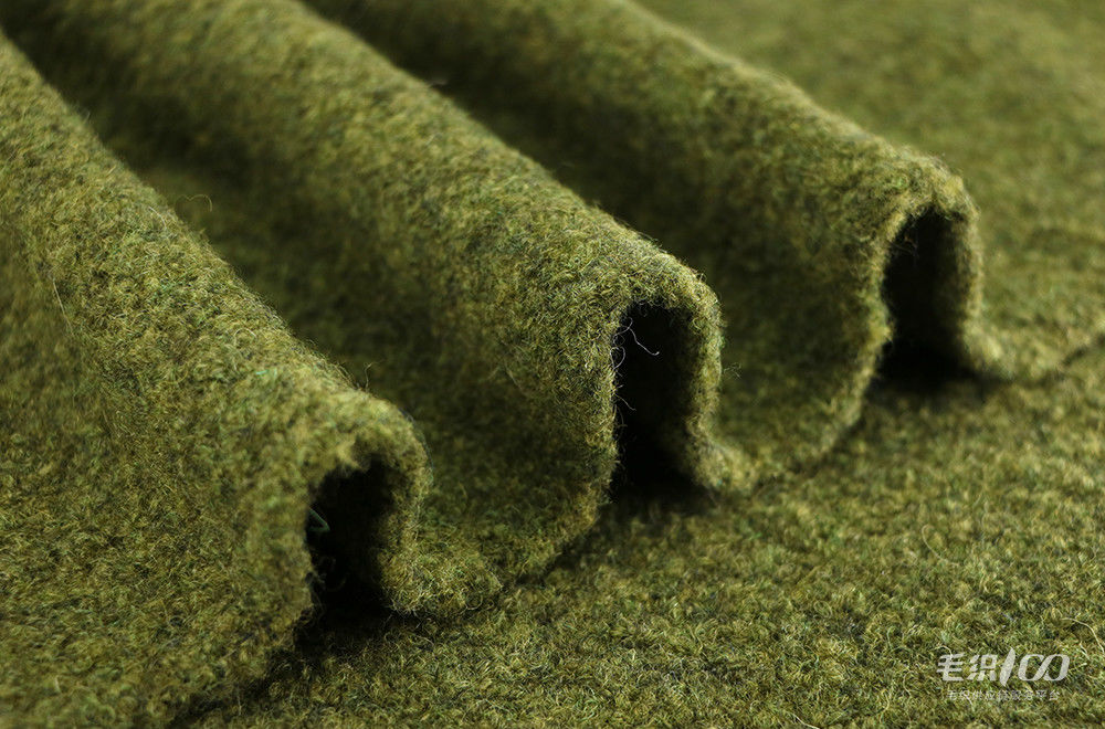 Smooth 1/6.8NM Loop Wool Yarn For Knitting Cardigans And Scarves